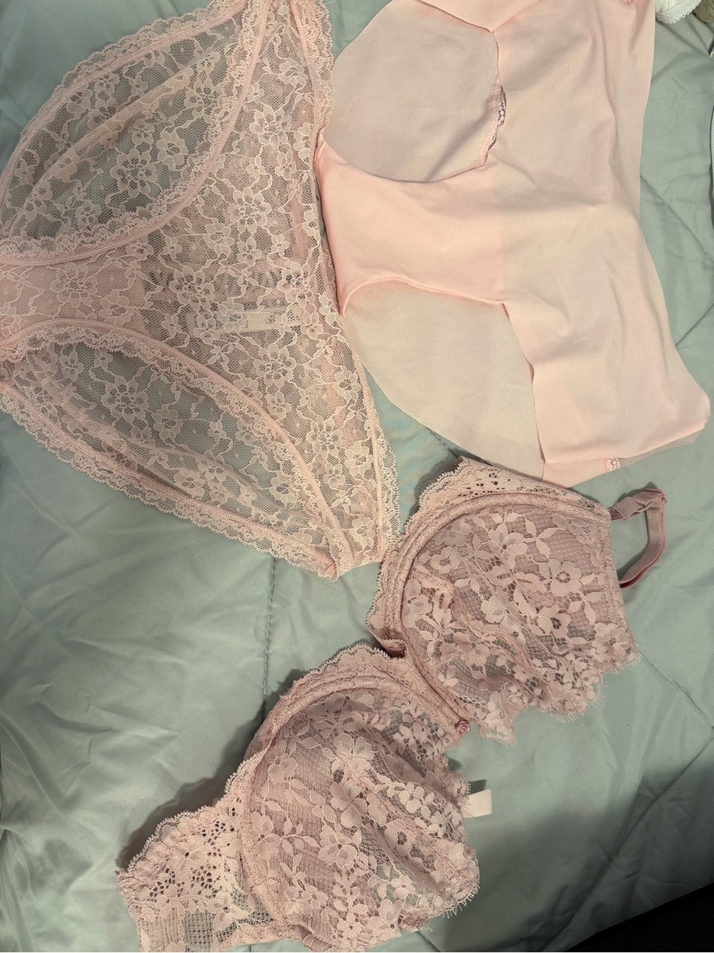 Victoria's Secret Lace Bra and Brief Set in Pale Pink